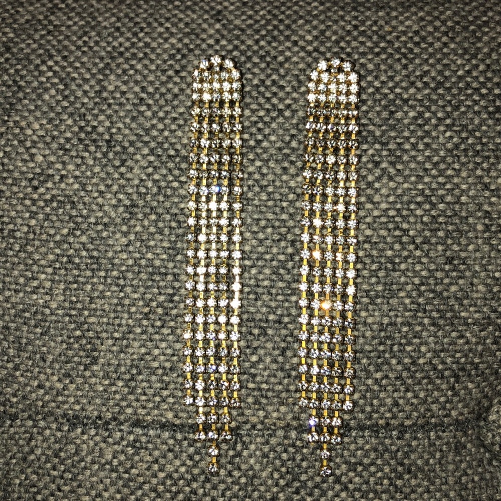 Uterque waterfall drop earring.